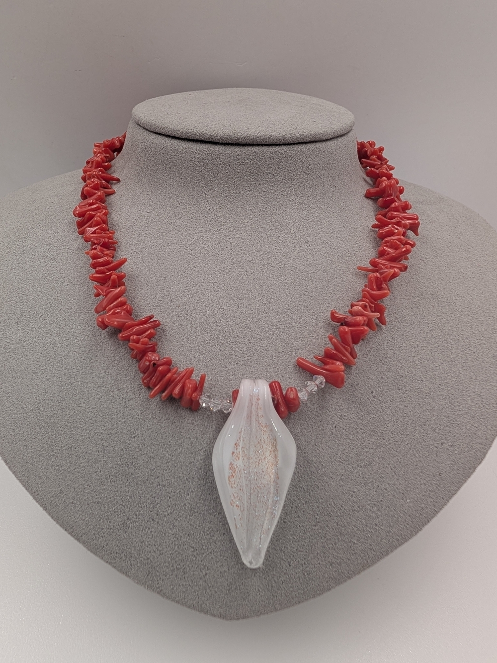Natural Red Coral Chip Art Glass Leaf Pendant Toggle Necklace 0718